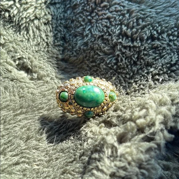 Elegant Green Stone Ring - Picture 9 of 13